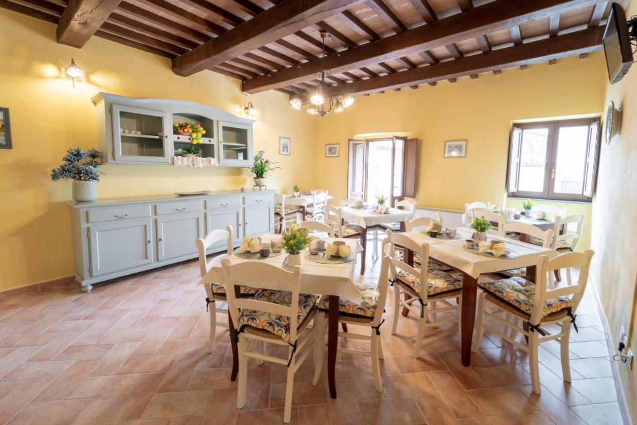 Albergo La Loggia Di San Martino Гуальдо-Тадино Экстерьер фото