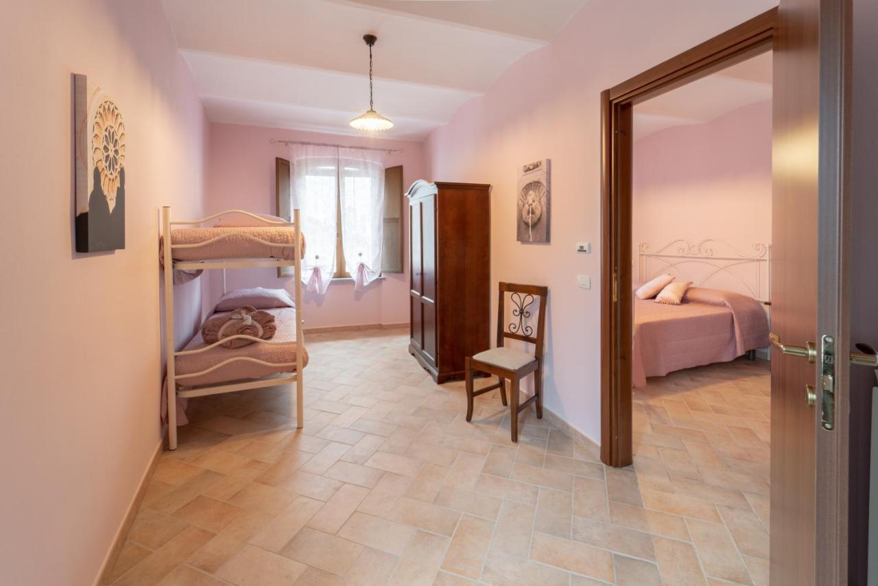 Albergo La Loggia Di San Martino Гуальдо-Тадино Экстерьер фото