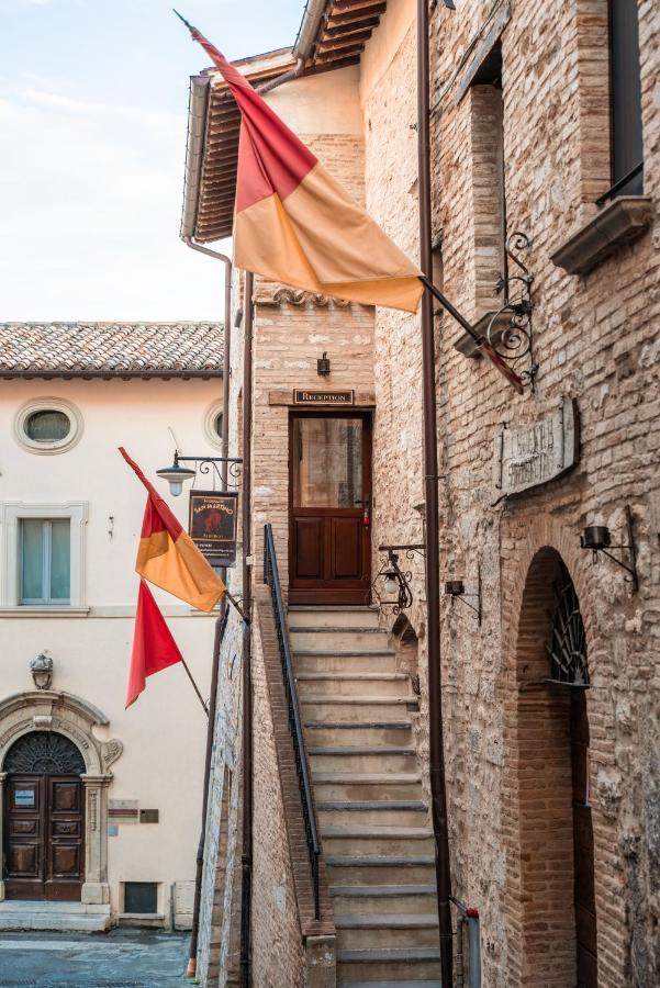 Albergo La Loggia Di San Martino Гуальдо-Тадино Экстерьер фото