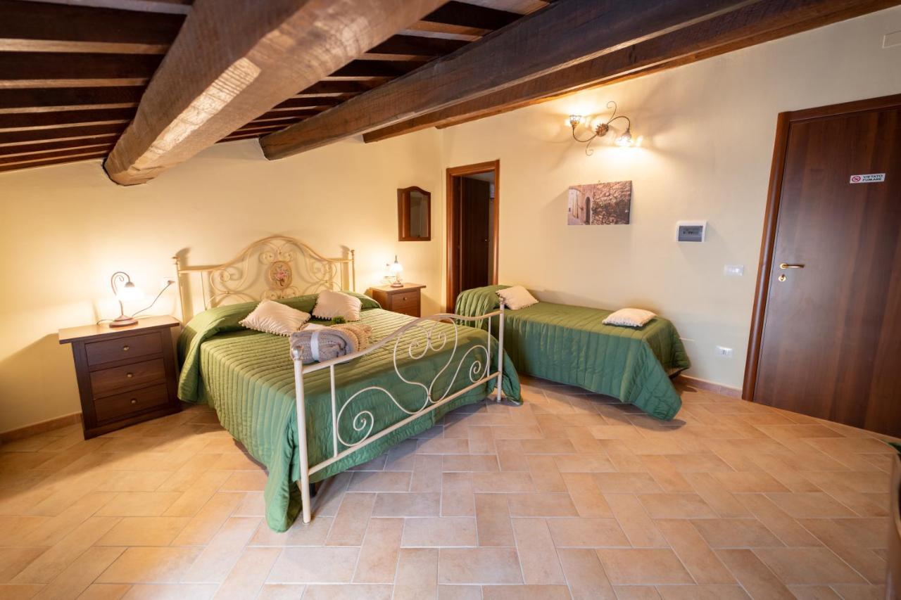 Albergo La Loggia Di San Martino Гуальдо-Тадино Экстерьер фото