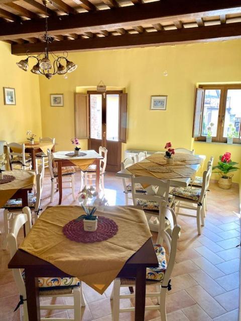 Albergo La Loggia Di San Martino Гуальдо-Тадино Экстерьер фото