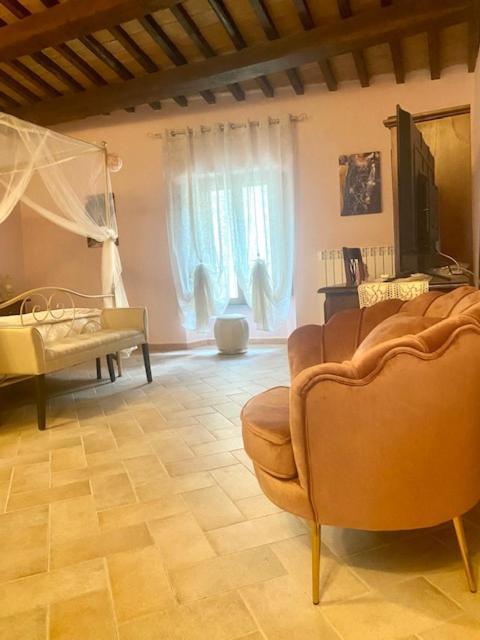 Albergo La Loggia Di San Martino Гуальдо-Тадино Экстерьер фото